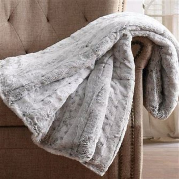 Christian Siriano NY 60 x 70 Oversized Snow Leopard Grey Grey Throw - Picture 5 of 7